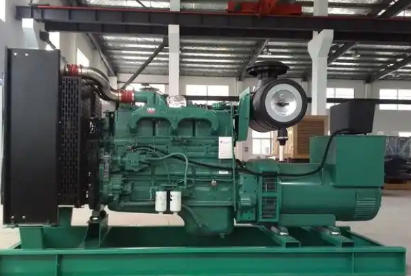 ‌电信行业‌：柴油发电机在数据中心和基站供电中发挥重要作用